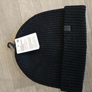 Lululemon close-fit wool blend ribbed knit beanie